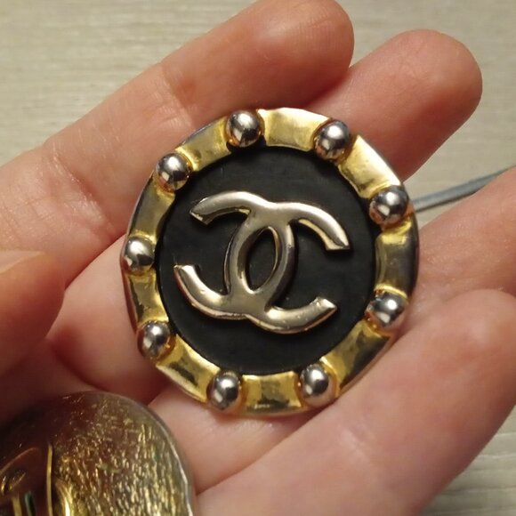 Chanel Vintage LARGE Clip On Earrings - Picture 4 of 16